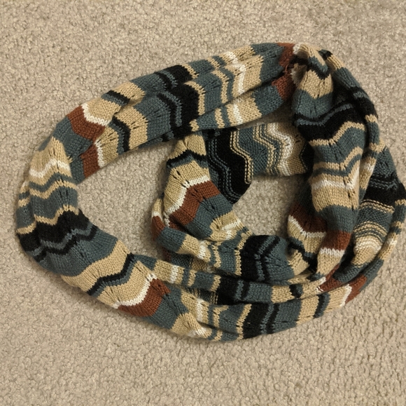 Versatile Infinity Scarf - Picture 2 of 4